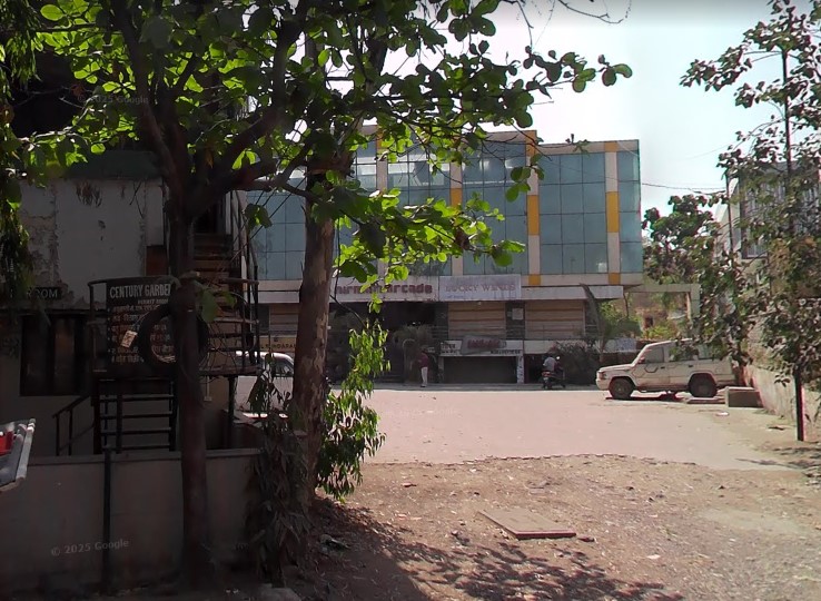 Commercial in Chinchwad